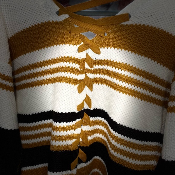 Brand; FCT. Colors tan, white, black. Great fall colors. Size: M. - Picture 3 of 3